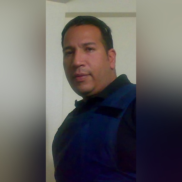 Meet your Posher, Jhonny - Picture 2 of 5